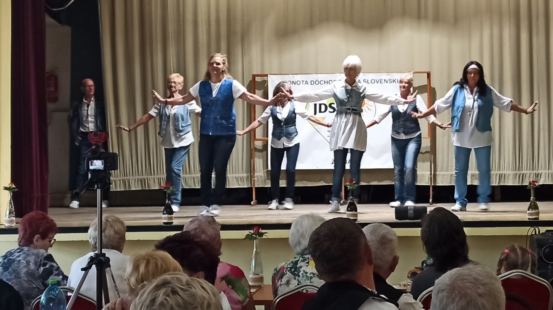Okresná prehliadka speváckych a tanečných súborov — foto 7